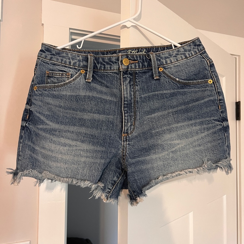 Universal Thread Shorts